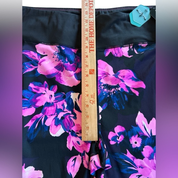 NWT 3XL Lularoe Rise Fearless High Waist, Capri Length, Workout Fitness Legging. - Picture 7 of 9